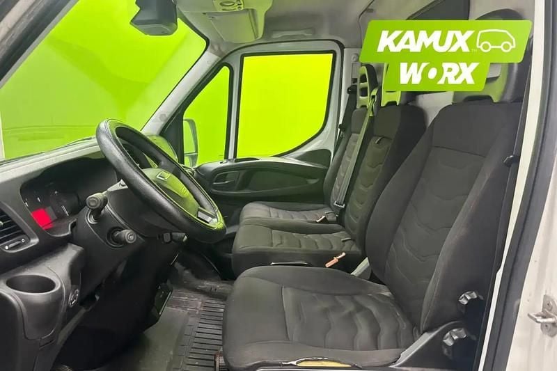 Käytetty Iveco Daily 126 HP (92 kW) 2015 Van