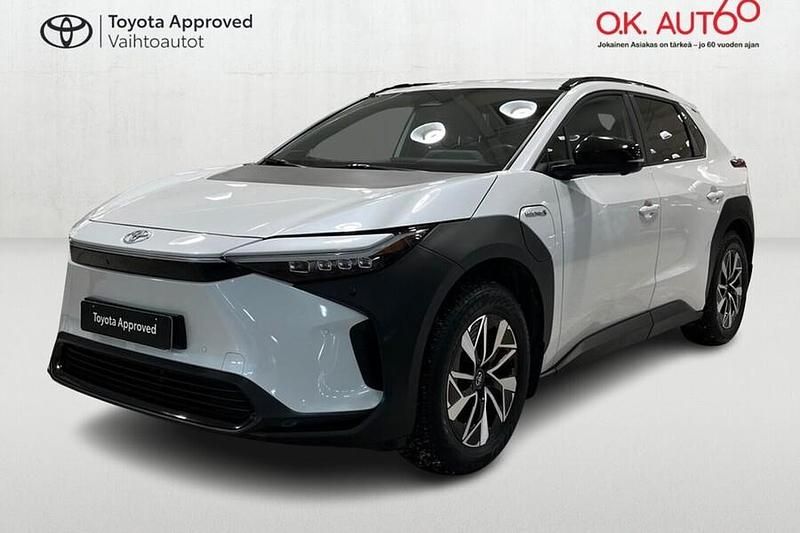 Käytetty Toyota bZ4X Style 160 kW (218 HP) 2022 Valkoinen Katumaasturi