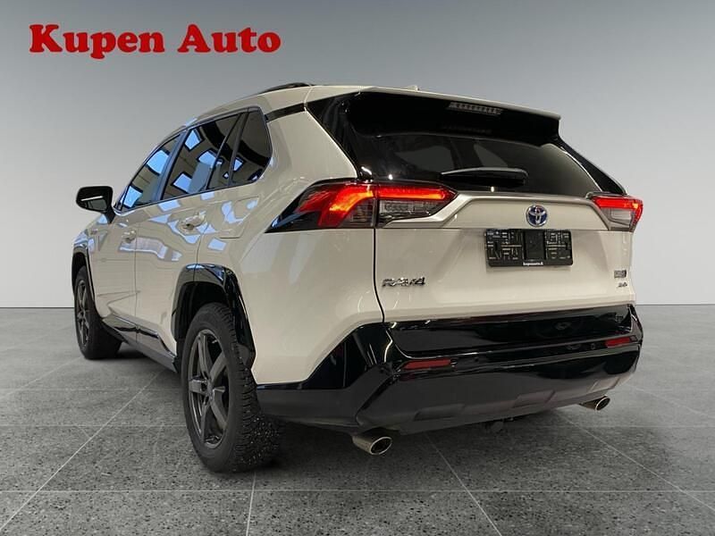 Käytetty Toyota RAV4 Hybrid Edition 185 HP (136 kW) 2023 Katumaasturi