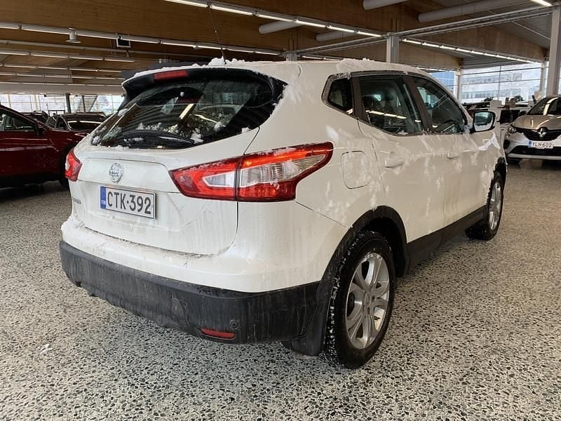 Käytetty Nissan Qashqai Acenta 116 HP (85 kW) 2015 Valkoinen Katumaasturi