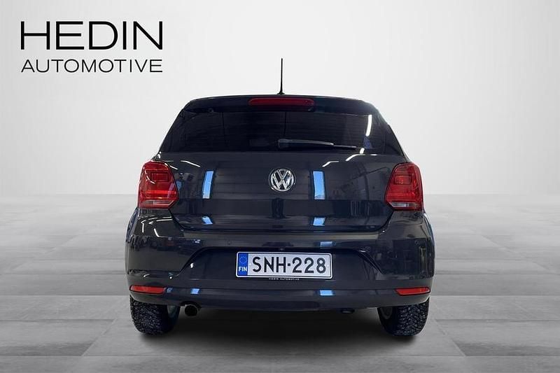 Käytetty VW Polo Highline 90 HP (66 kW) 2015 Harmaa Viistoperä
