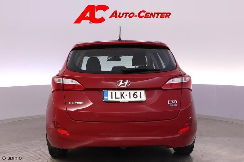 Käytetty Hyundai i30 99 HP (72 kW) 2013 Punainen Farmari