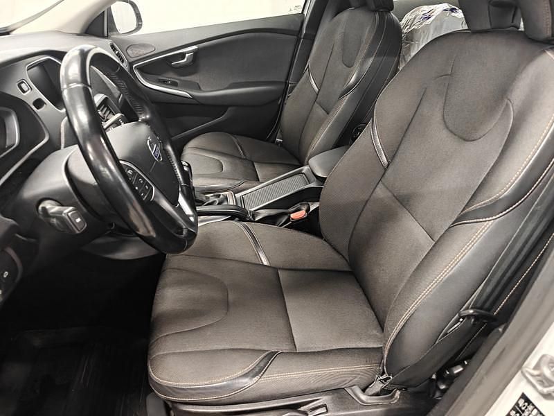 Käytetty Volvo V40 CC Momentum 150 HP (110 kW) 2015 Farmari