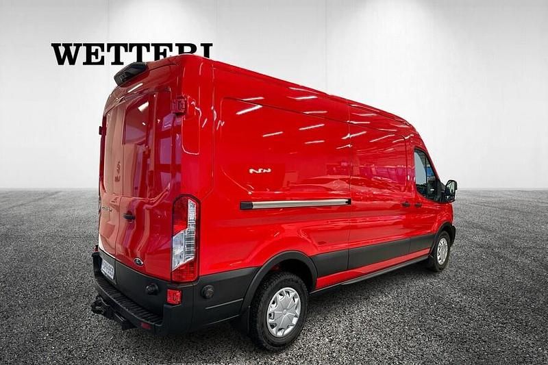 Käytetty Ford Transit Trend 170 HP (125 kW) 2023 Punainen Van
