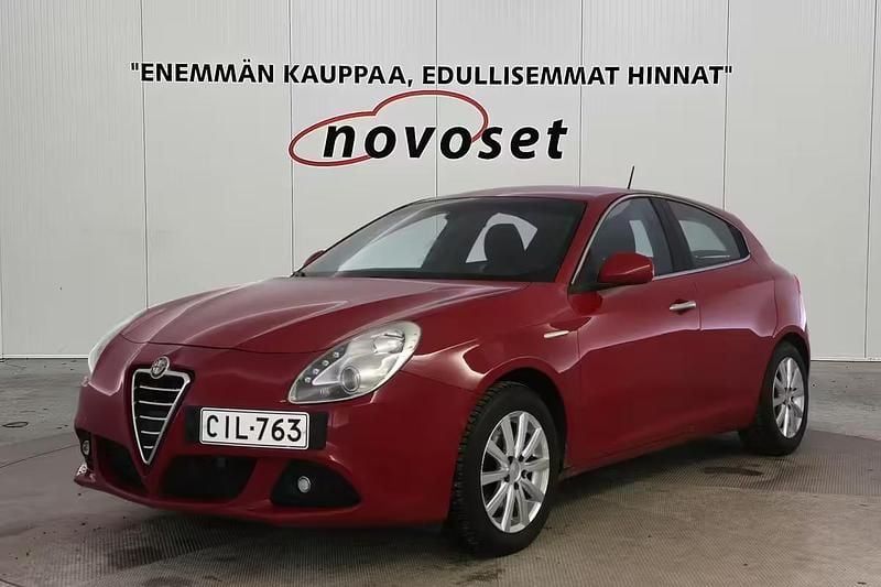 Käytetty Alfa Romeo Giulietta 170 HP (125 kW) 2011 Punainen Viistoperä
