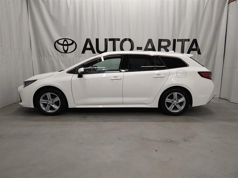 Käytetty Toyota Corolla Edition 122 HP (89 kW) 2022 Valkoinen Farmari