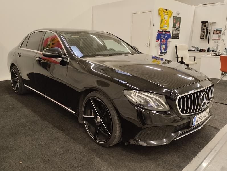 Käytetty Mercedes E220 Business 194 HP (142 kW) 2017 Sedan