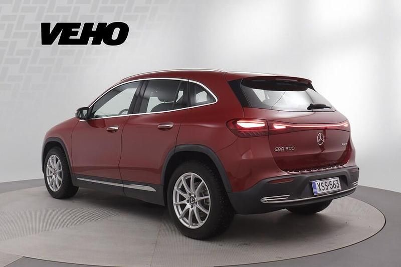 Käytetty Mercedes EQA300 167 kW (228 HP) 2024 Punainen Katumaasturi