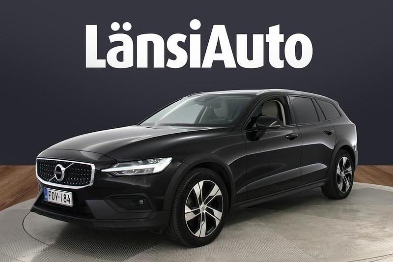 Musta Käytetty 2022 Volvo V60 CC Business Edition Farmari | 31 900 € (Hyvä tarjous) - Kuva 1/2