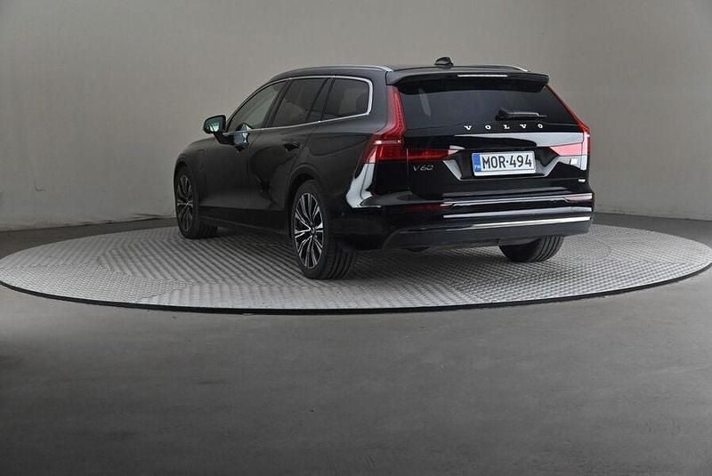 Käytetty Volvo V60 Core 350 HP (257 kW) 2022 Farmari