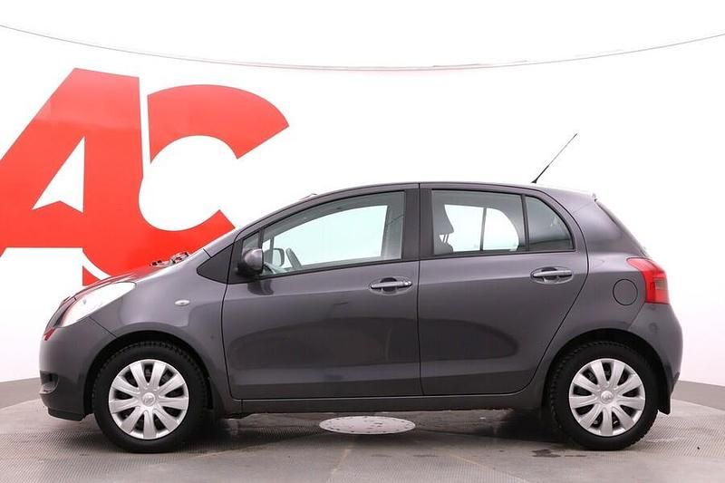 Käytetty Toyota Yaris 87 HP (63 kW) 2008 Harmaa Viistoperä