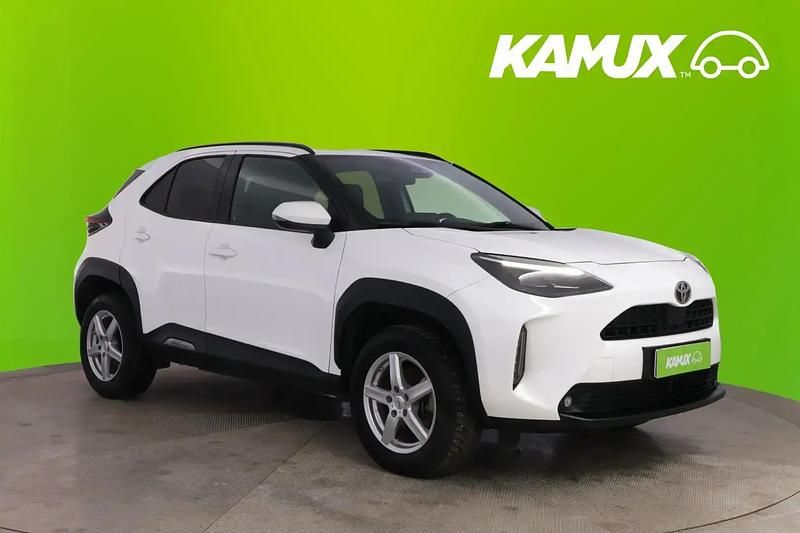 Valkoinen Käytetty 2024 Toyota Yaris Cross Active Katumaasturi | 25 490 € - Kuva 1/4