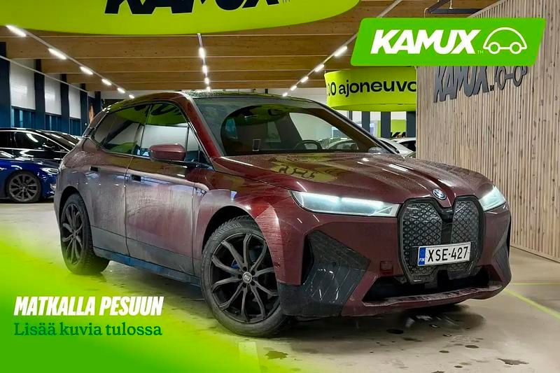 Punainen Käytetty 2023 BMW iX Comfort Edition Katumaasturi | 71 800 € (Perustarjous) - Kuva 1/4