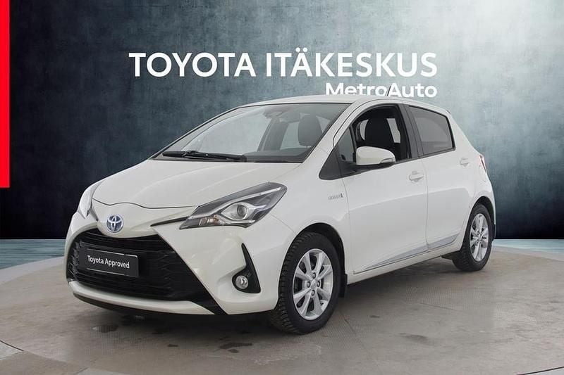 Käytetty Toyota Yaris Hybrid Premium 73 HP (53 kW) 2018 Valkoinen Viistoperä