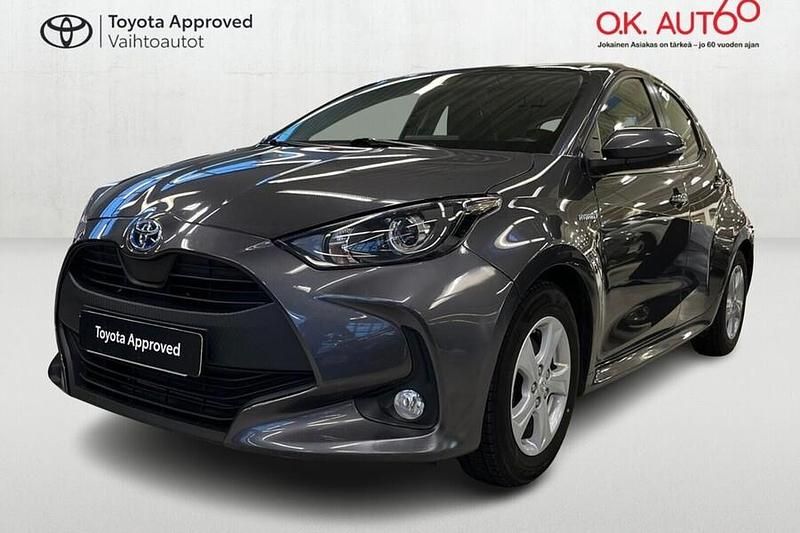 Käytetty Toyota Yaris Hybrid Active 116 HP (85 kW) 2021 Harmaa Viistoperä