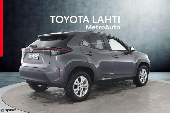 Käytetty Toyota Yaris Cross 116 HP (85 kW) 2024 Harmaa Katumaasturi