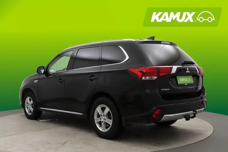 Käytetty Mitsubishi Outlander P-HEV 121 HP (88 kW) 2016 Musta Farmari
