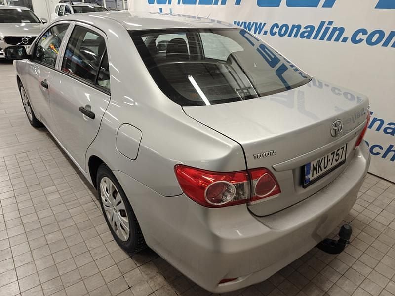 Käytetty Toyota Corolla Terra 99 HP (72 kW) 2012 Sedan