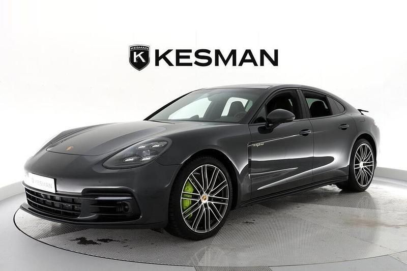 Käytetty Porsche Panamera Sport 330 HP (242 kW) 2018 Viistoperä