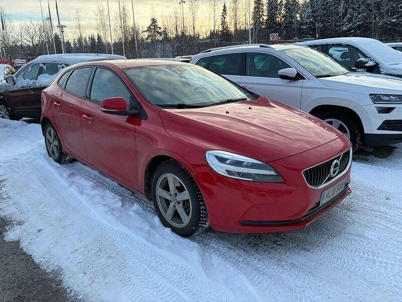 Käytetty Volvo V40 Business Edition 120 HP (88 kW) 2018 Viistoperä