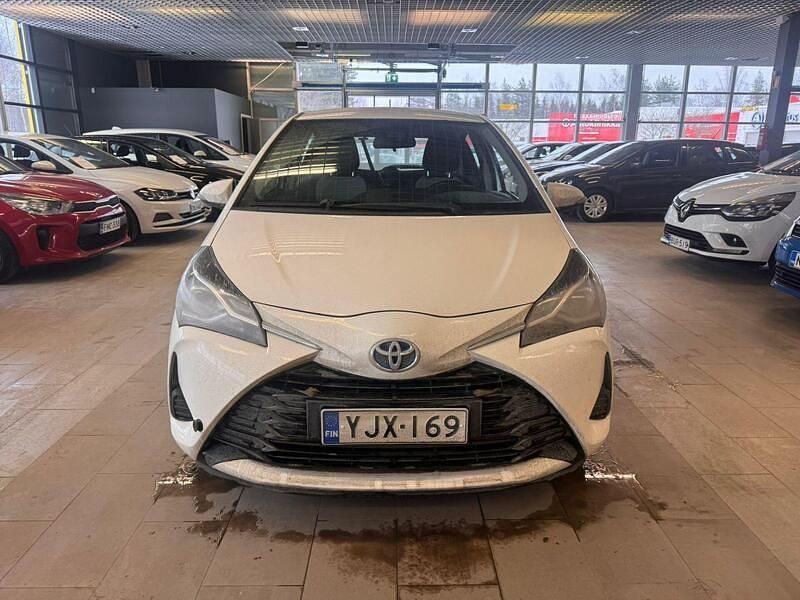 Käytetty Toyota Yaris Hybrid Active 73 HP (53 kW) 2018 Viistoperä