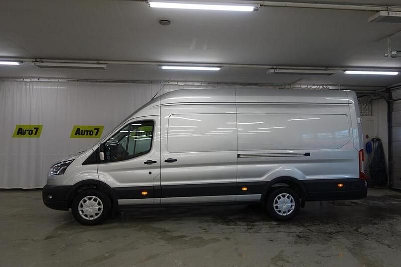 Käytetty Ford Transit Trend 170 HP (125 kW) 2023 Harmaa Van