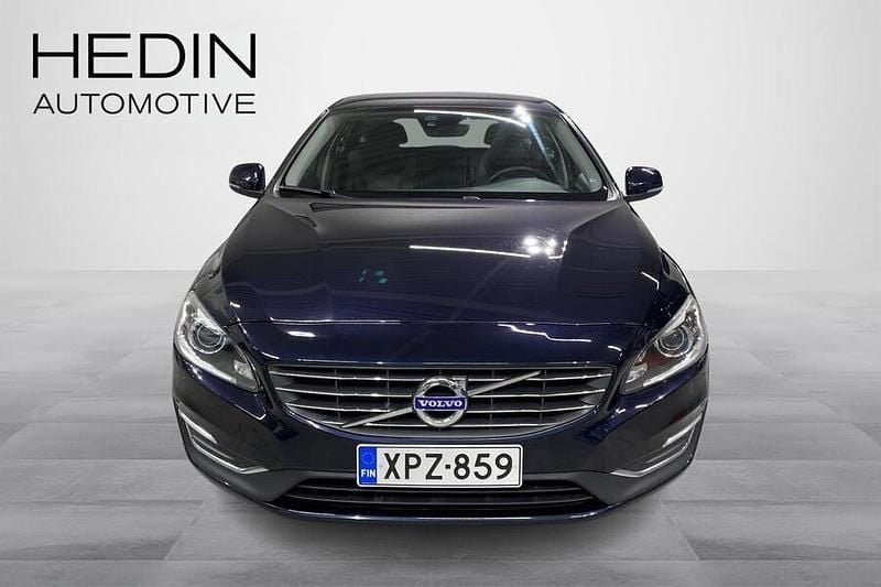 Käytetty Volvo V60 Summum 215 HP (158 kW) 2015 Sininen Farmari