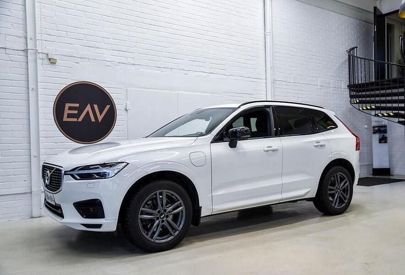 Valkoinen Käytetty 2020 Volvo XC60 R-Design Katumaasturi | 30 700 € (Perustarjous) - Kuva 1/4