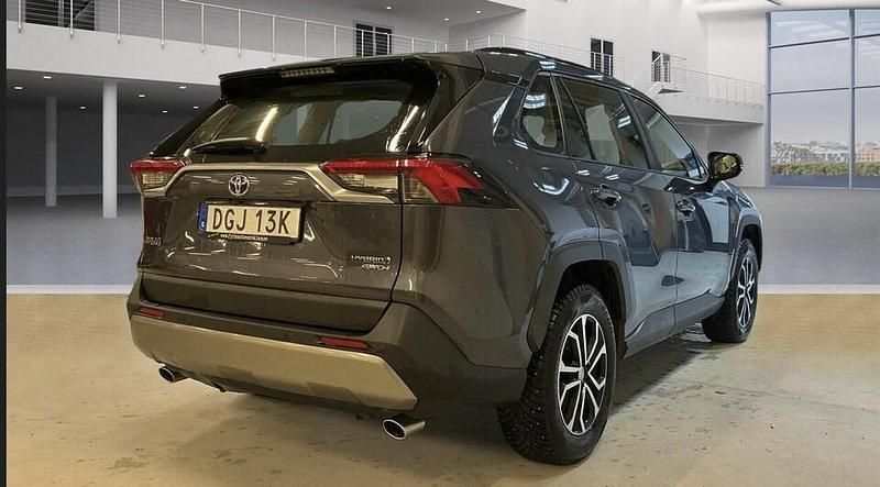 Käytetty Toyota RAV4 Hybrid Active 178 HP (130 kW) 2022 Katumaasturi