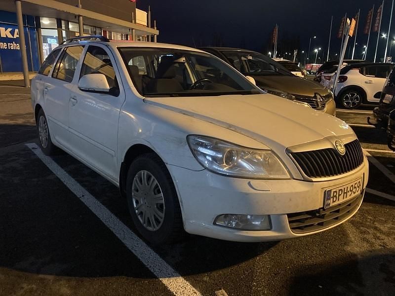 Käytetty 2012 Skoda Octavia Ambiente Farmari | 5 900 € (Hieman kallis) - Kuva 1/3