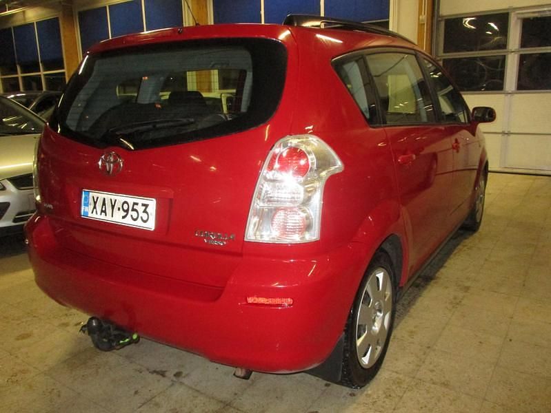 Käytetty Toyota Corolla Verso 110 HP (80 kW) 2008 Punainen Tila-auto