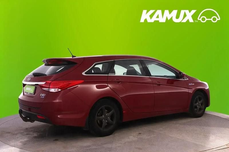 Käytetty Hyundai i40 Comfort 135 HP (99 kW) 2013 Punainen Farmari