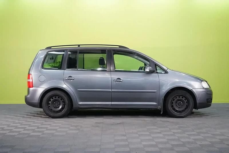 Käytetty VW Touran Trendline 116 HP (85 kW) 2004 Hopea / harmaa Tila-auto
