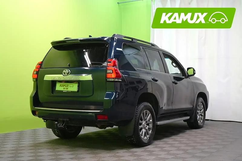 Käytetty Toyota Land Cruiser Style 177 HP (130 kW) 2018 Sininen Katumaasturi