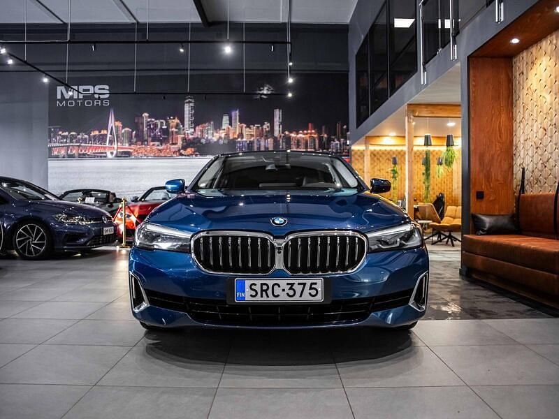 Käytetty BMW 530e Luxury Line 184 HP (135 kW) 2021 Sininen Sedan