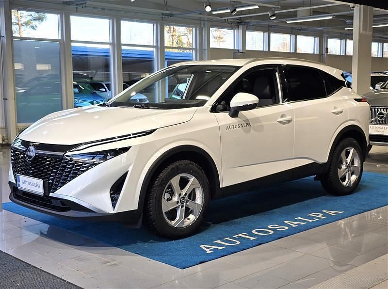 Käytetty Nissan Qashqai N-Connecta 158 HP (116 kW) 2024 Katumaasturi