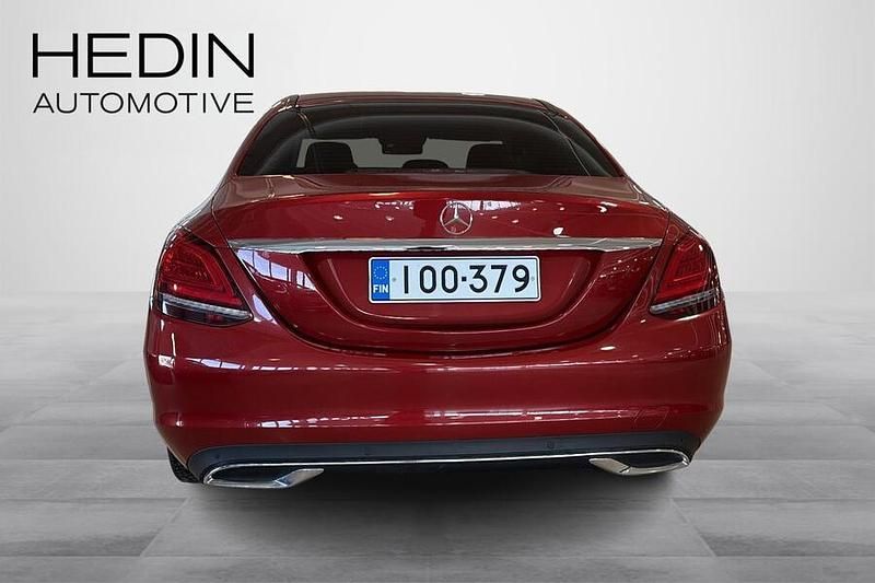Käytetty Mercedes C220 Avantgarde 194 HP (142 kW) 2018 Punainen Sedan