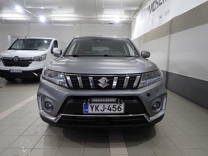 Käytetty Suzuki Vitara GL 175 HP (128 kW) 2016 Galactic gray m Katumaasturi