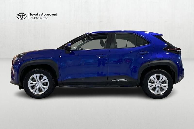 Käytetty Toyota Yaris Cross Active 116 HP (85 kW) 2023 1l0 silver metallic Katumaasturi