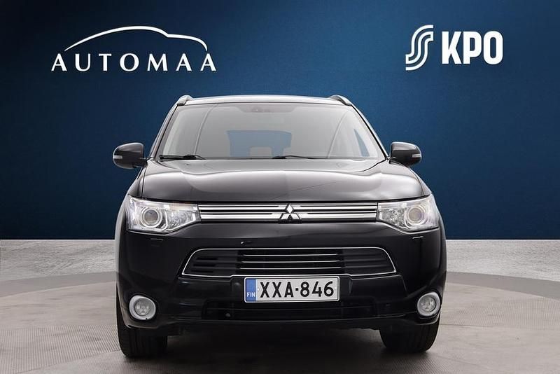 Käytetty Mitsubishi Outlander P-HEV Intense+ 121 HP (88 kW) 2013 Musta Farmari