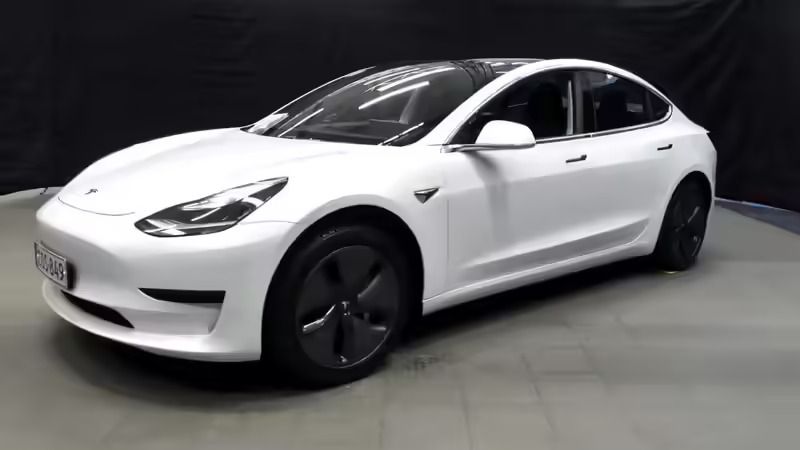 Valkoinen Käytetty 2020 Tesla Model 3 Standard Range Plus Sedan | 25 900 € (Perustarjous) - Kuva 1/4