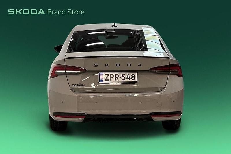 Käytetty Skoda Octavia SportLine 150 HP (110 kW) 2025 Sedan