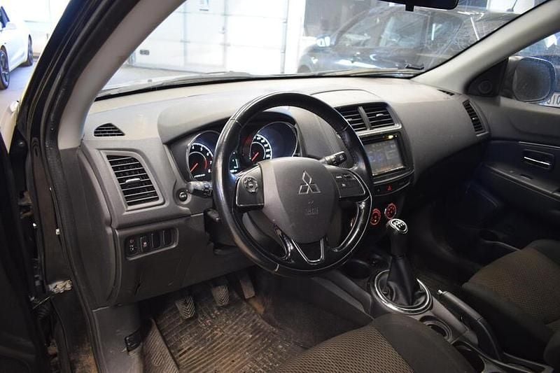 Käytetty Mitsubishi ASX Invite 117 HP (86 kW) 2015 Katumaasturi
