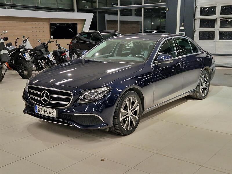 Sininen Käytetty 2019 Mercedes E300 Business Sedan | 27 990 € (Perustarjous) - Kuva 1/4