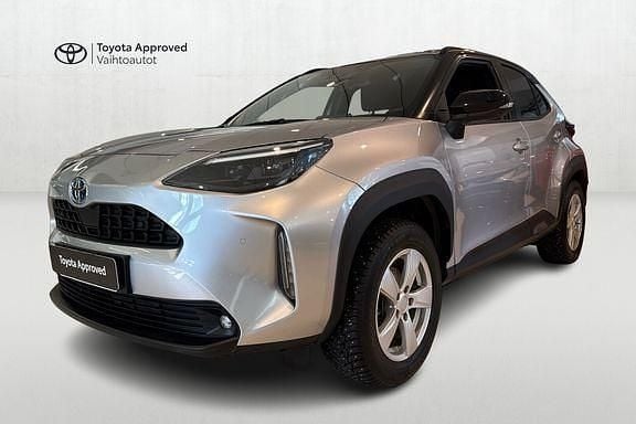 Käytetty Toyota Yaris Cross Plus 116 HP (85 kW) 2023 Hopea Katumaasturi