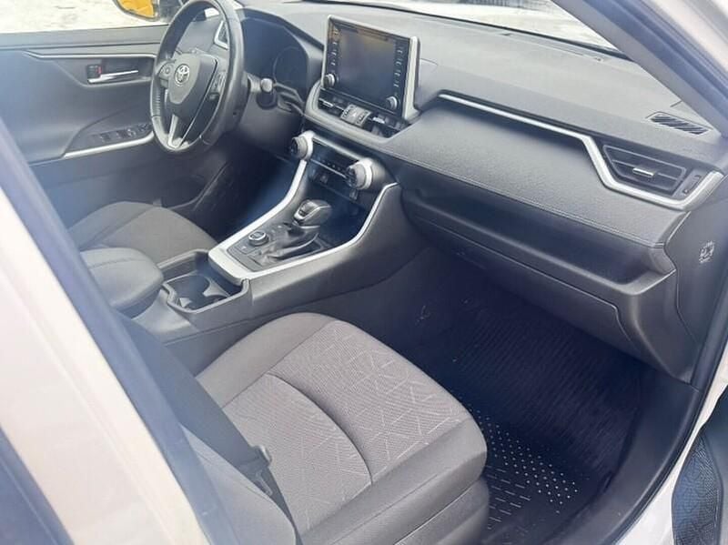 Käytetty Toyota RAV4 Hybrid Active 178 HP (130 kW) 2022 Valkoinen Katumaasturi