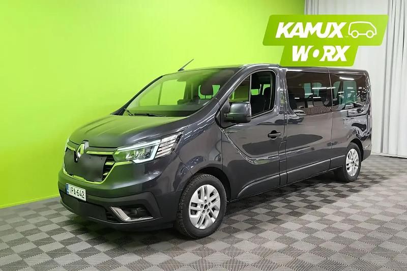 Käytetty Renault Trafic 150 HP (110 kW) 2022 Hopea / harmaa Tila-auto