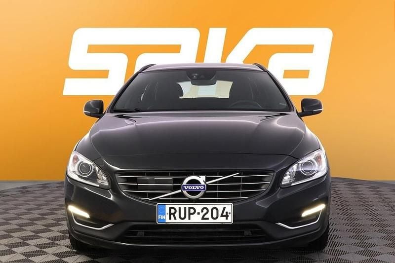 Käytetty Volvo V60 Momentum 230 HP (169 kW) 2018 Farmari