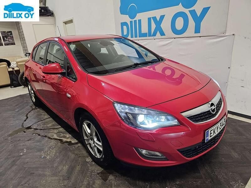 Käytetty Opel Astra Enjoy 116 HP (85 kW) 2011 Viistoperä