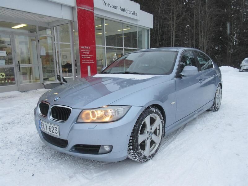 Sininen Käytetty 2012 BMW 318 Sedan | 6 990 € - Kuva 1/4